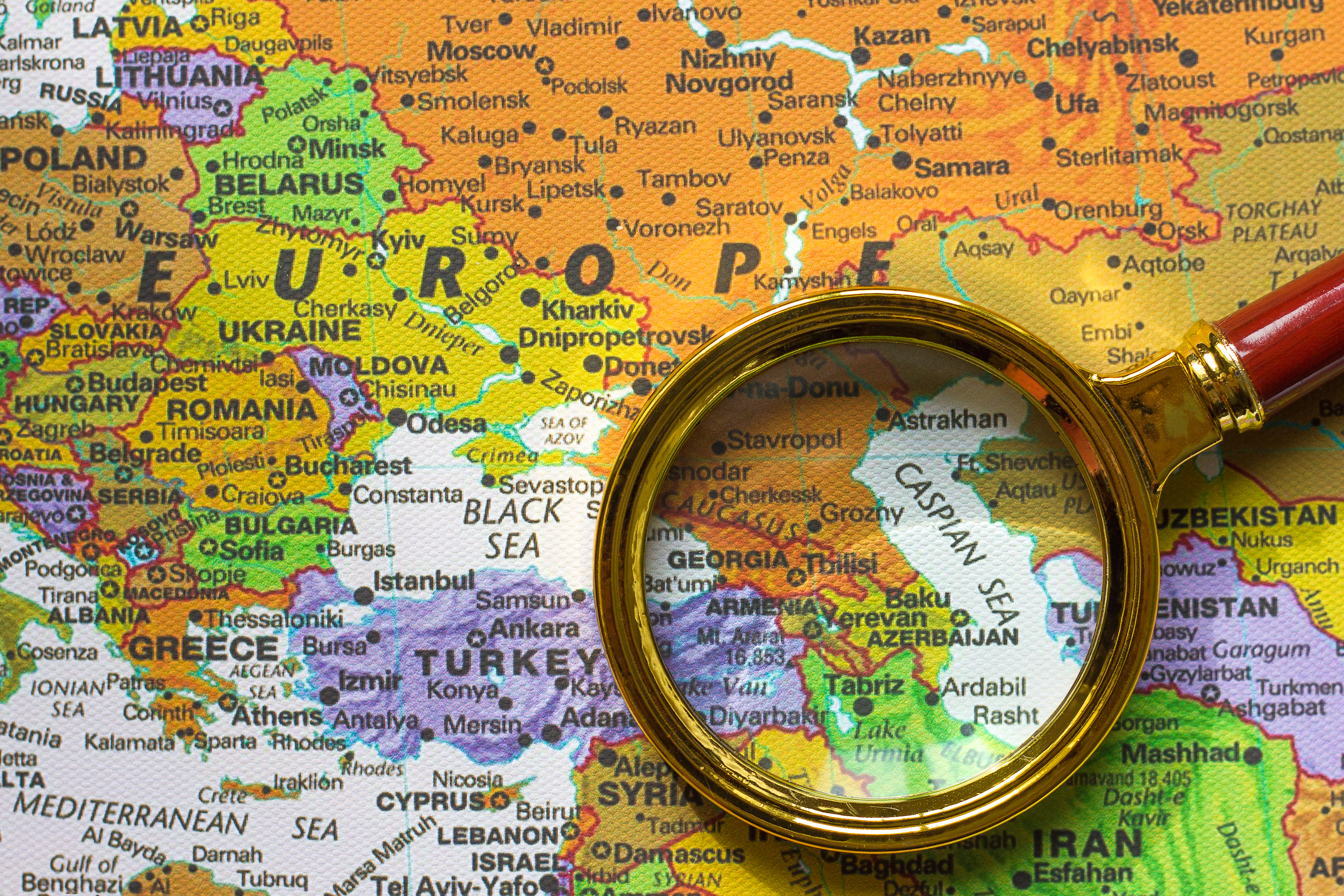 Армения под лупой на карте, куда можно переехать из России