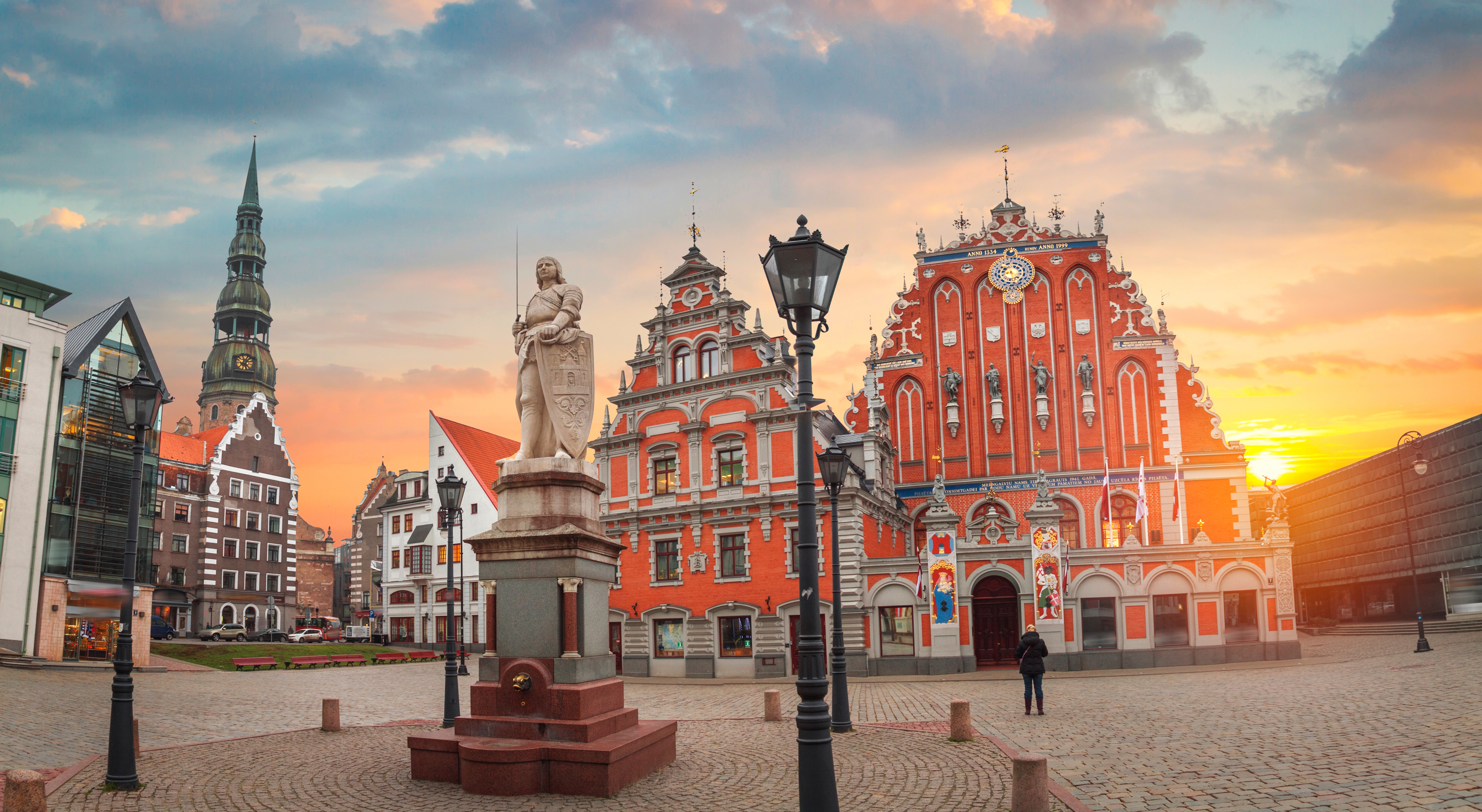 Центральная площадь в Риге, столице Латвии, куда можно переехать из стран СНГ