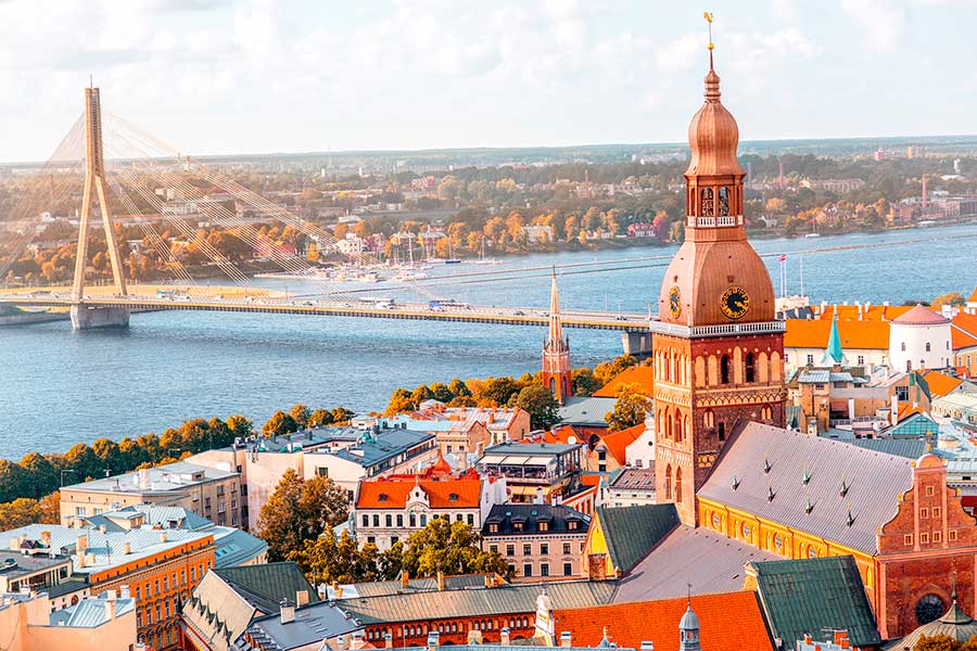 Рига, столица Латвии, ПМЖ которой могут получить иностранцы