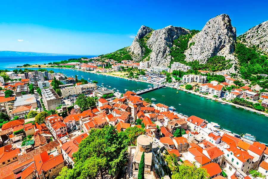 Панорама побережья Далмации в Хорватии, ВНЖ которой могут получить иностранцы