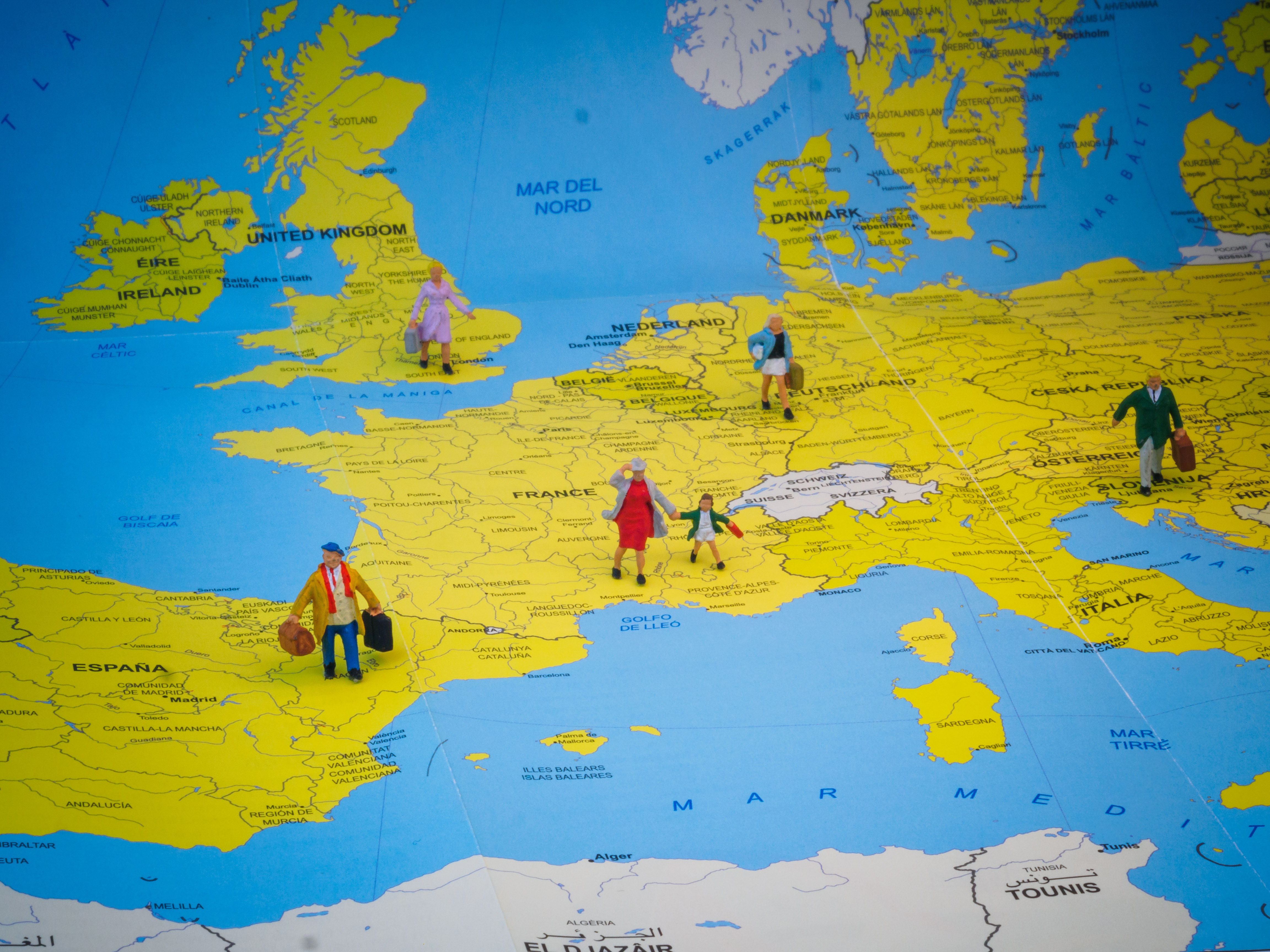 Люди на карте Европе, как прототип миграции населения