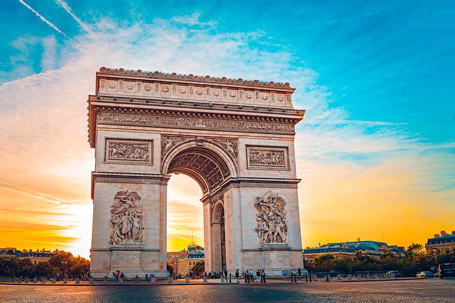 Триумфальная арка во Франции, куда можно переехать из стран СНГ