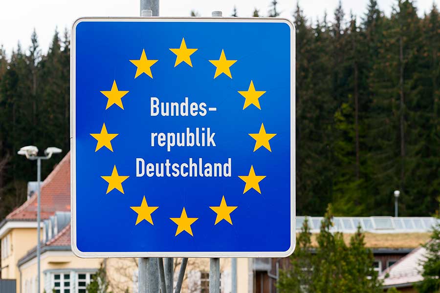 Знак при въезде в Германию, стране, где действует репатриационная программа