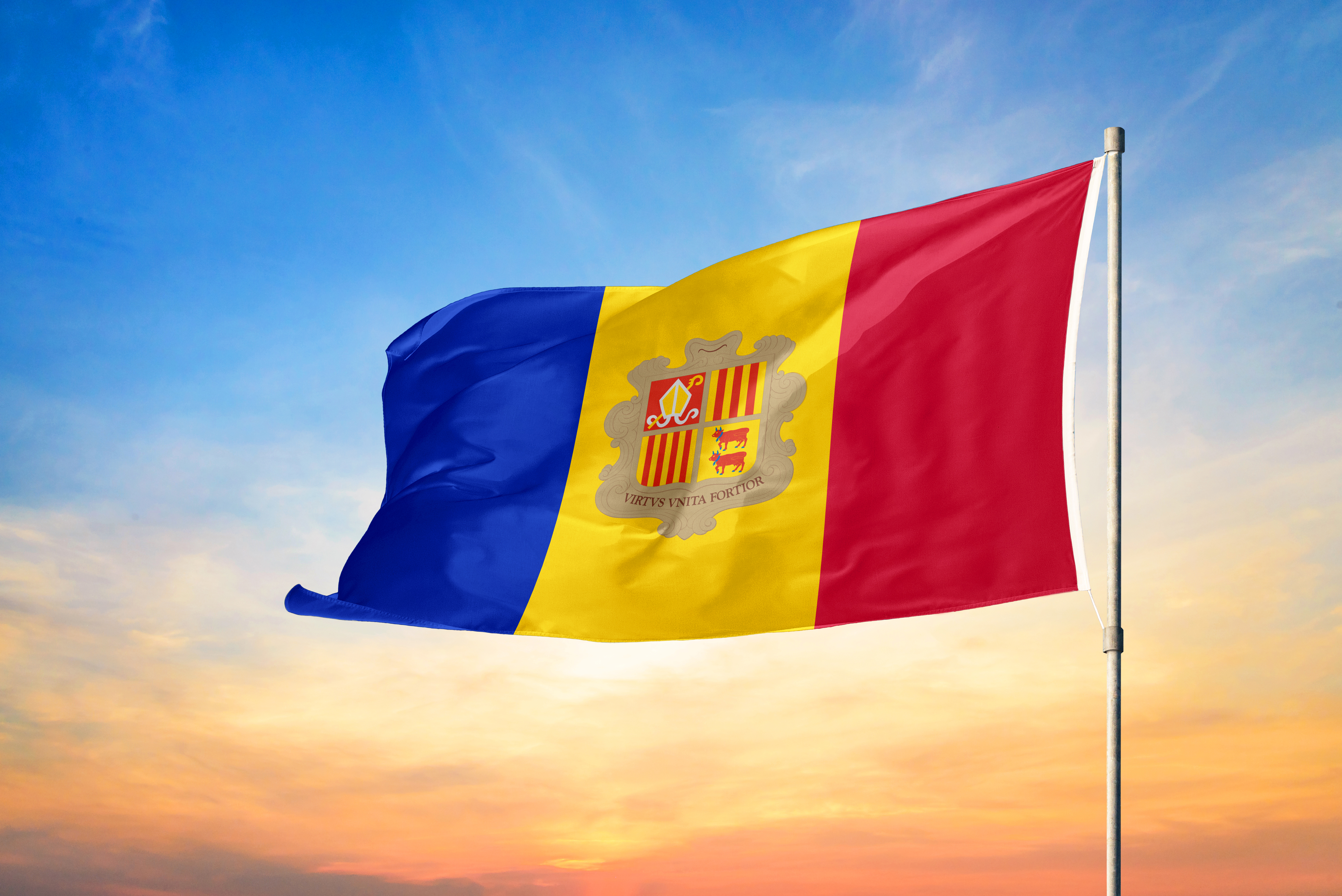 Флаг Андорры, страны, где работа доступна для иностранцев