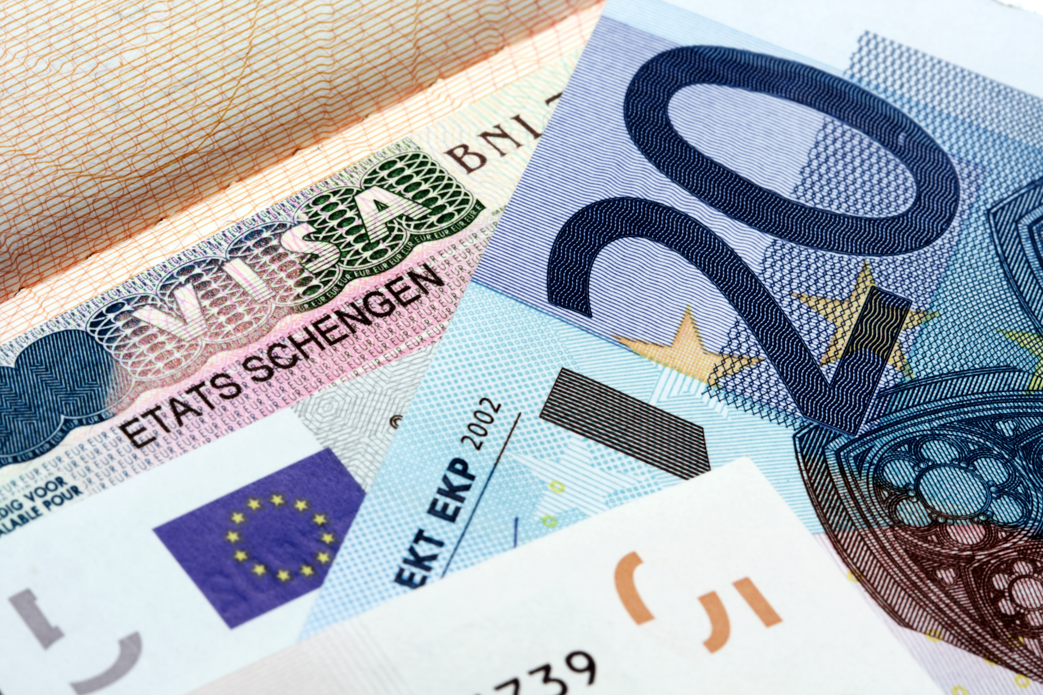 Шенгенская виза и деньги, которые надо заплатить за ее оформление