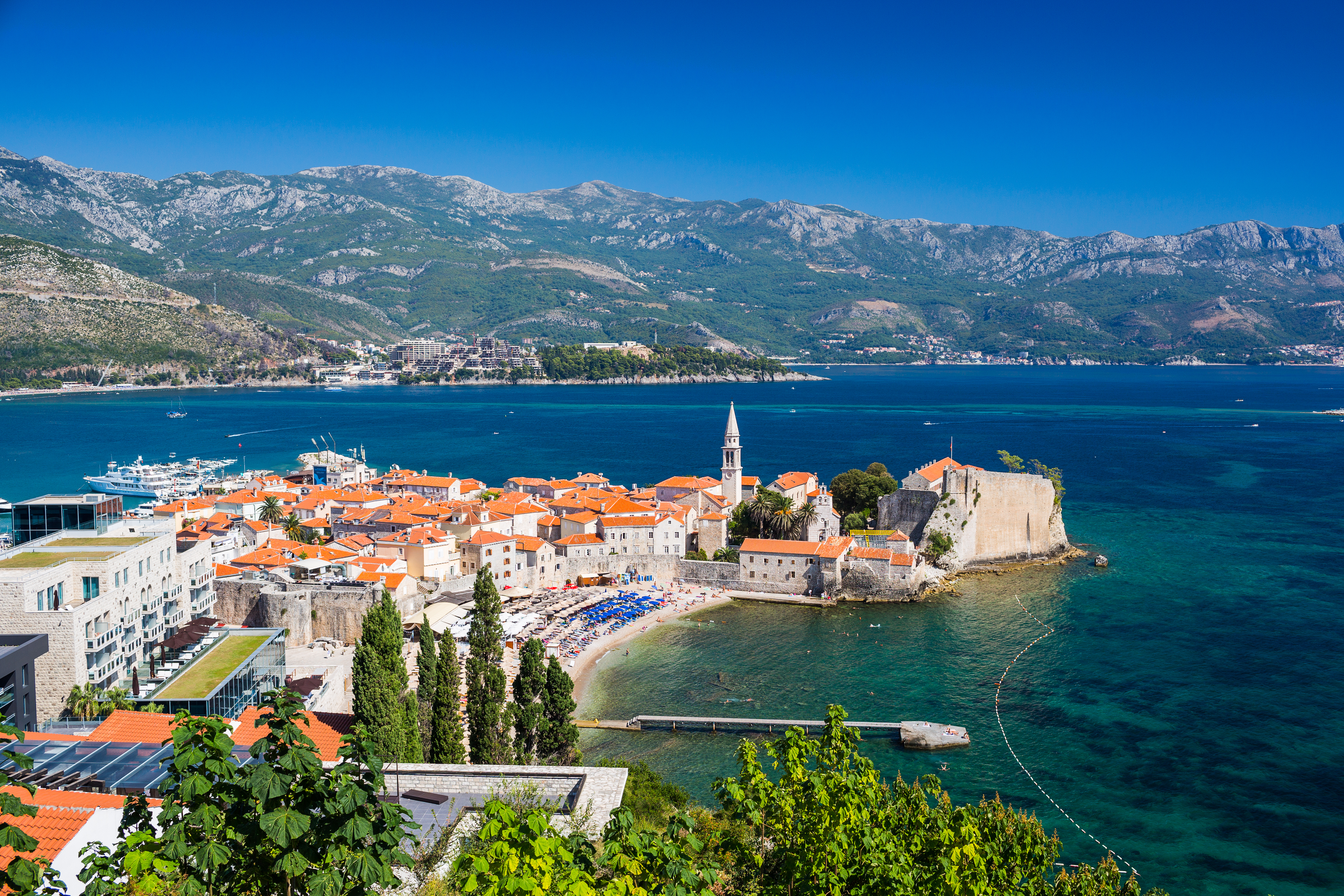 Побережье Черногории, куда легче всего иммигрировать