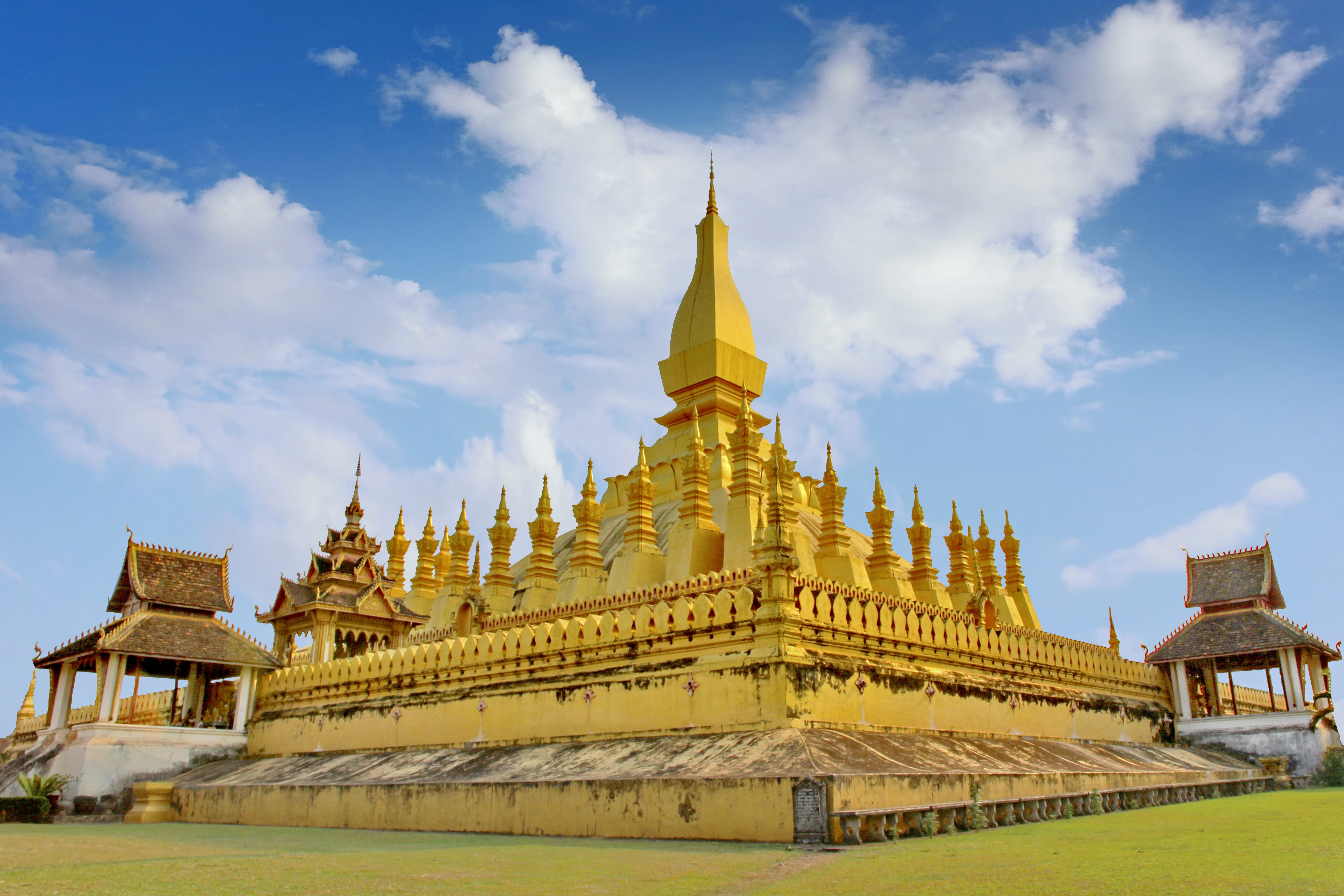 Тхат-Луанг главная достопримечательность Лаоса