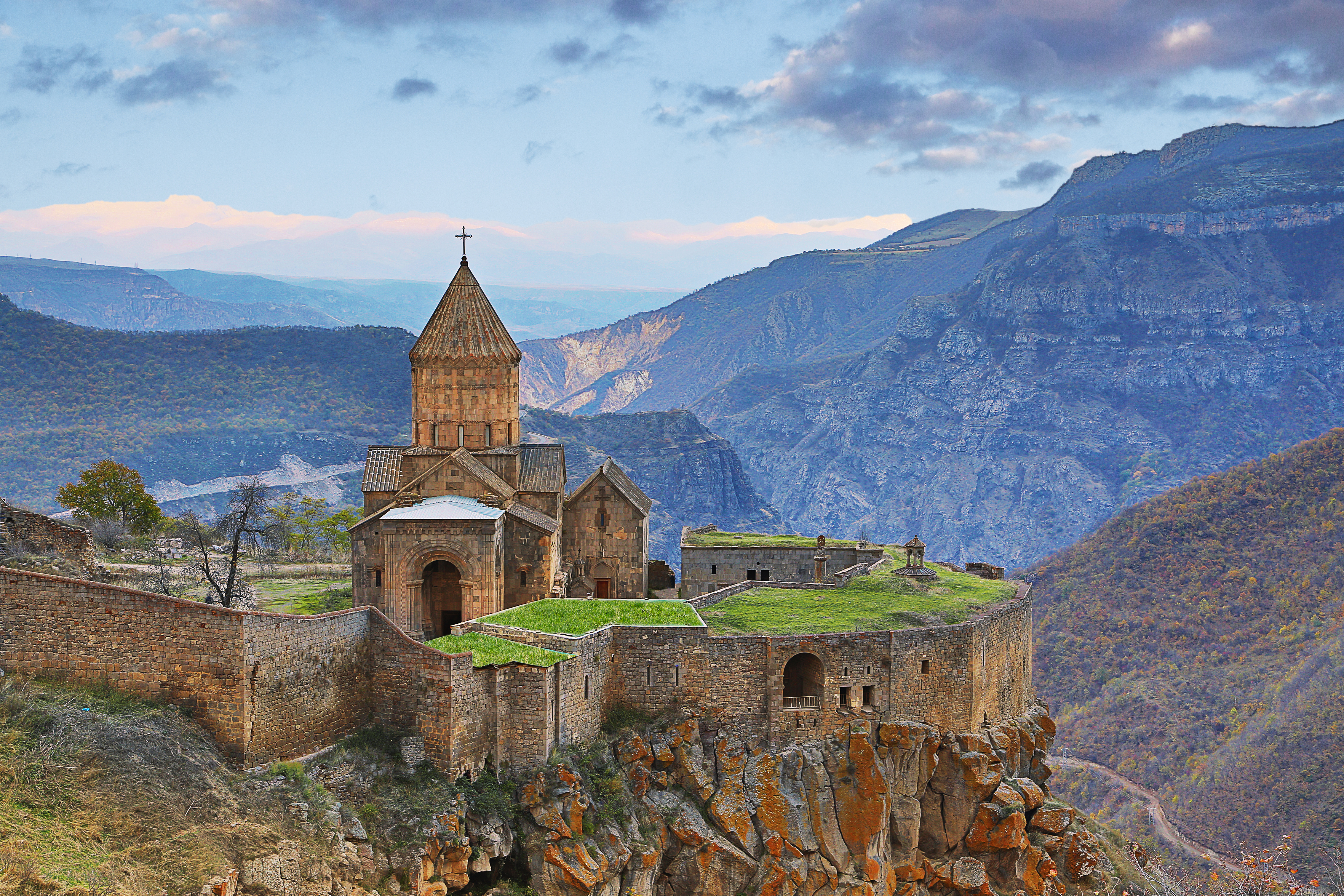Тятевский монастырь в Армении, визу которой могут оформить россияне