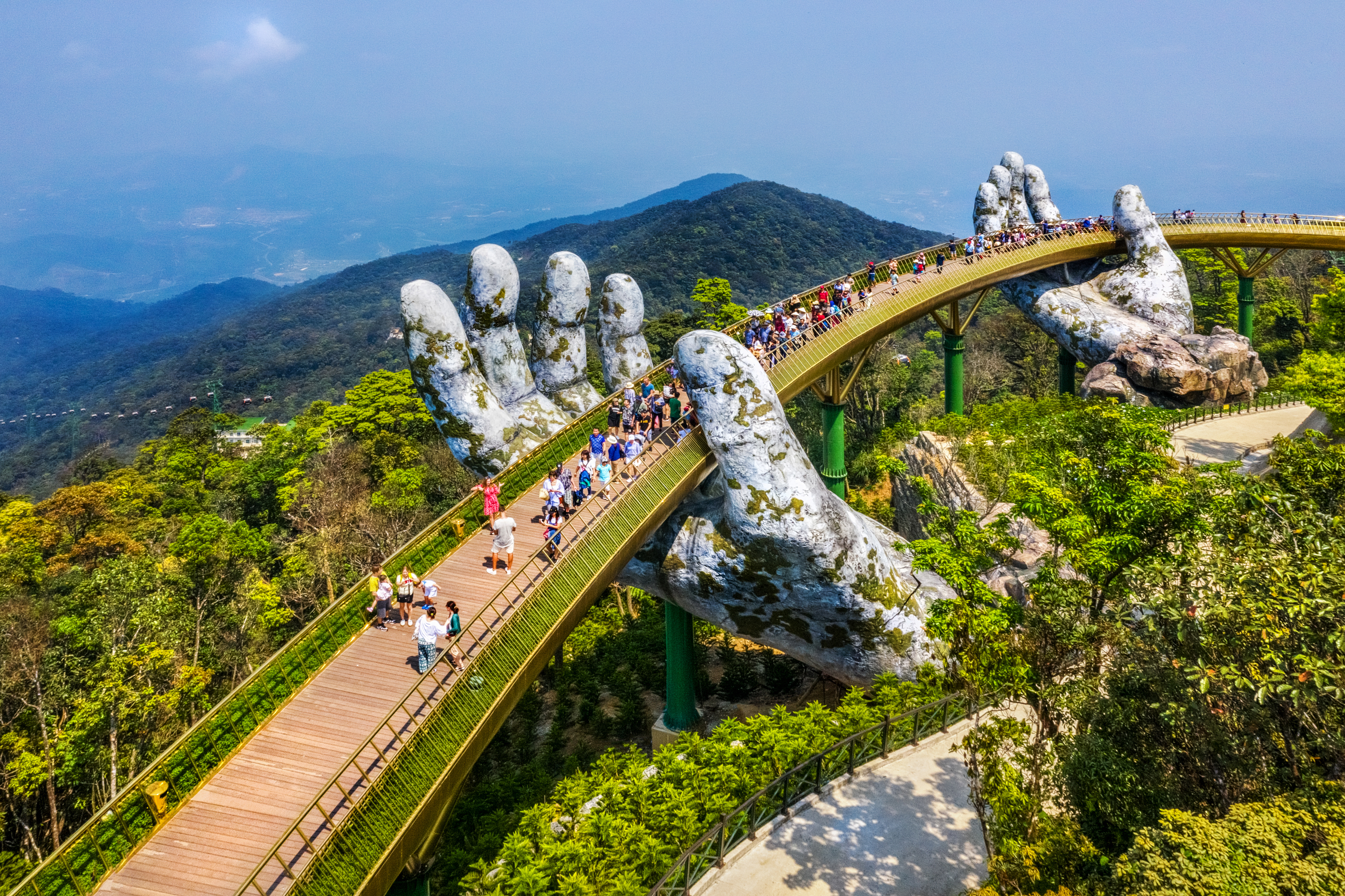 Золотой мост во Вьетнаме, визу в который могут оформить иностранцы