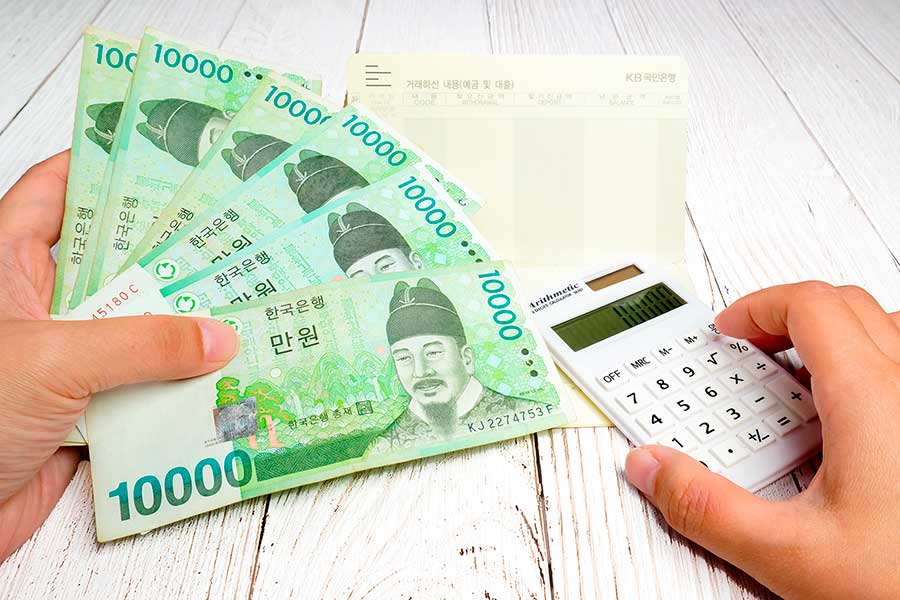 Южнокорейские вони в руках - прототип средней зарплаты в Южной Корее